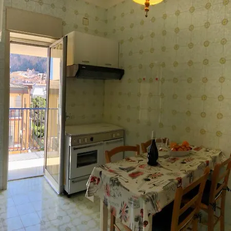 Lungomare Apartment *